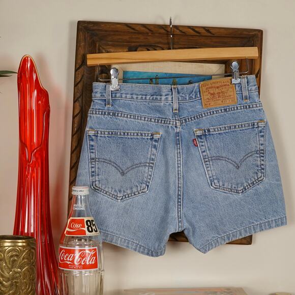 SOLD // Vintage Levi's 512 light wash denim jean shorts - Picture 1 of 4